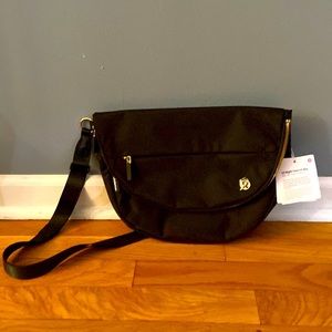 Lululemon Festival bag 5L black/gold. NWT